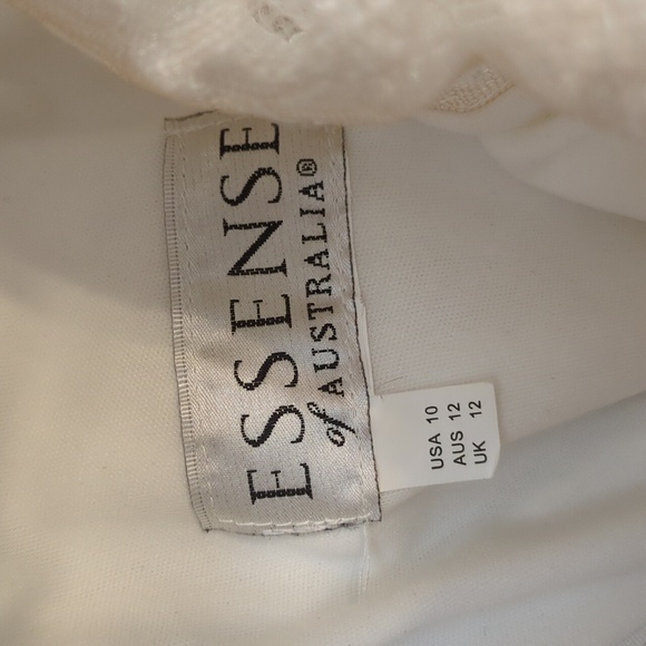 Essence of Australia D2457 white lace beaded sheer sleeveless wedding dress - Picture 15 of 15